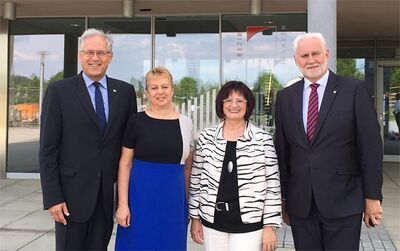 v.l.: Richard Bartsch, Katerina Kalinová, Christa Naaß, Dr. Bohumil Šimek. Foto: Bez. Mittelfr