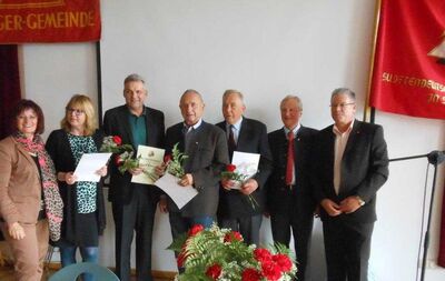 Christa Naaß mit Peter Schmid-Rannetsperger (3.v.links) und Bundesvorsitzendem Dr. Helmut Eikam (2. von rechts)