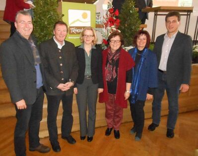 Kreisrat Uwe Döbler, Bgm. Uwe Reißmann, Natascha Kohnen, Fraktionsvors. Gisela Niclas, Christa Naaß, Bgm. Matthias Seitz