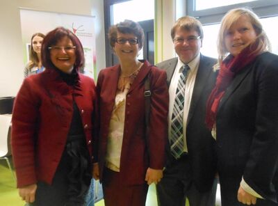 Christa Naaß mit Bezirksrätin Elke Zahl und den MdL's Harry Scheunstuhl und Gabi Schmidt