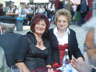 Christa Naaß mit Frau Evelyn Gillmeister-Geisenhof