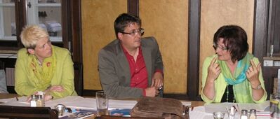 Anette Pappler, Harald Dösel und Christa Naaß beim Fachgespräch.