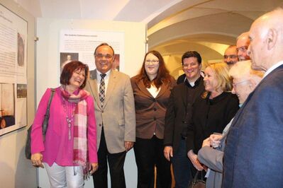 Christa Naaß mit Bürgermeister Siller, Museumsleiterin Kastner und Albrecht Schläger (2. von rechts)