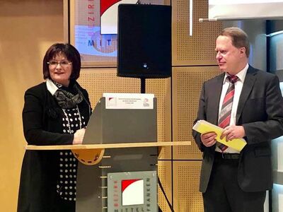 Christa Naaß mit dem Referenten Jochen Kubosch