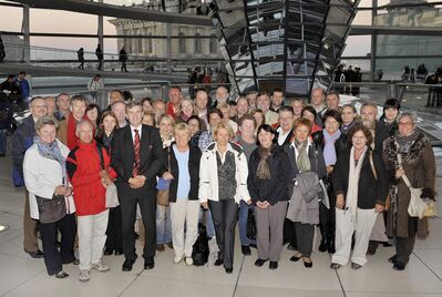 Das Gruppenfoto wurde diesmal im Inneren der Reichstagskuppel gemacht und zeigt alle TeilnehmerInnen sowie Ewald Schurer