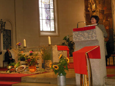 Christa Naaß beim Gottesdienst anlässlich der Veranstaltungen zum Internationalen Tag der seelischen Gesundheit in Fürth
