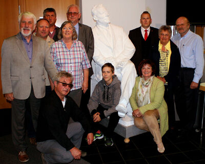 Die neu gewählte Vorstandschaft mit Willy Brandt in der Mitte